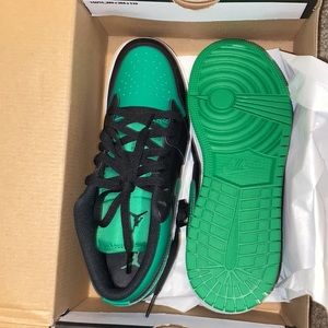 AIR JORDAN 1 LOW GS 'BLACK LUCKY GREEN
